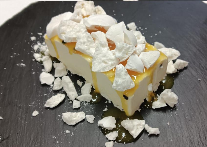 SEMIFREDDO AL PASSION FRUIT CON MERINGA