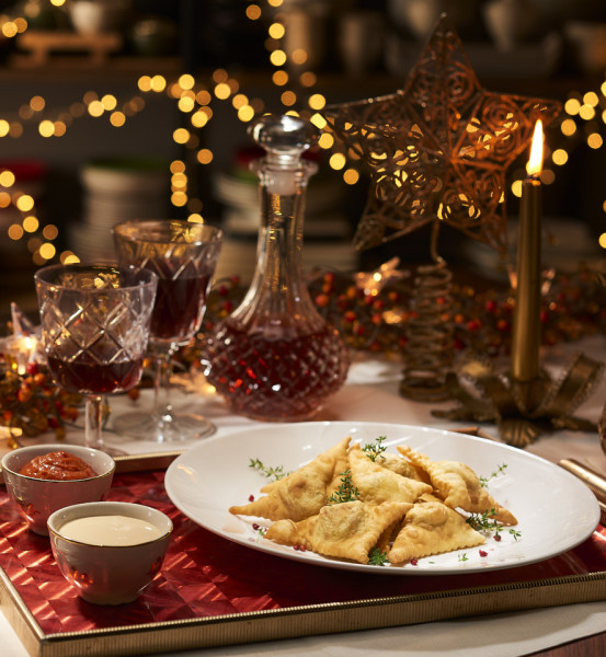 SFOGLIATINE DI FRIARIELLI CON FONDUTA DI PECORINO E SALSA 'NDUJA CALABRESE
