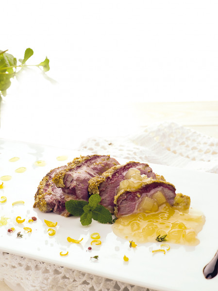 Tagliata von der Ente mit Sesam und Birnen-Ingwer-Dip