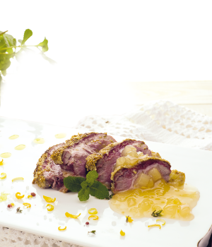 Tagliata von der Ente mit Sesam und Birnen-Ingwer-Dip