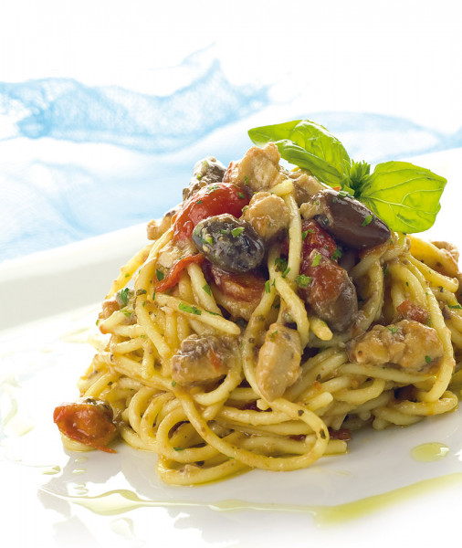 Spaghetti with swordfish and datterini tomatoes