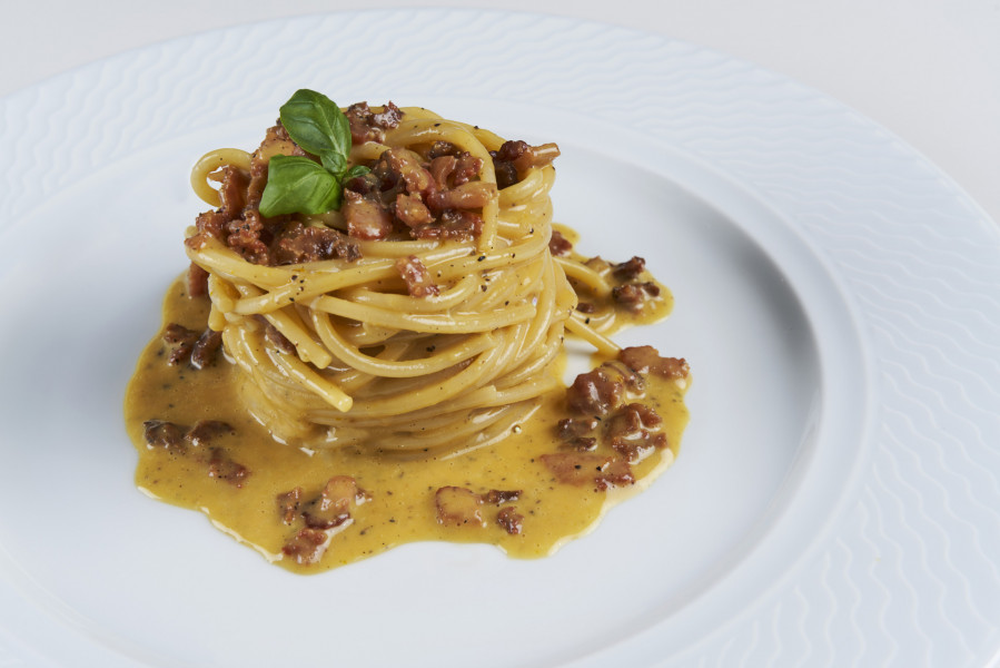 ESPAGUETIS CARBONARA  CON SALSA ÈCACIOEPEPE