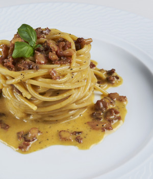 SPAGHETTI ALLA CARBONARA  CON SALSA ÈCACIOEPEPE
