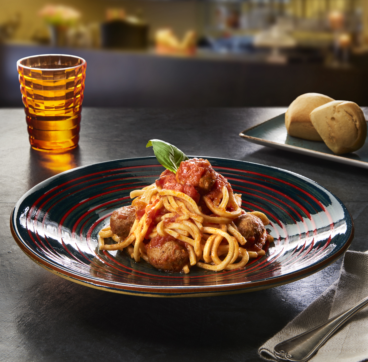 GITARREN-SPAGHETTI MIT HACKFLEISCHBÄLLCHEN