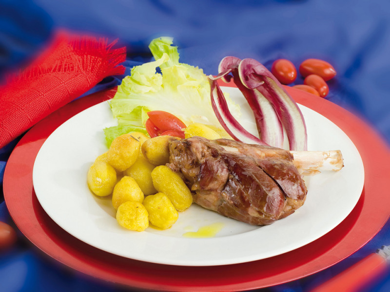 Stinco di maiale con patate