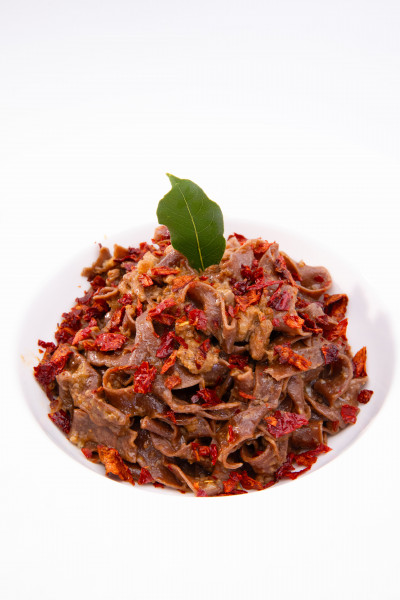 KAKAO-TAGLIATELLE MIT WILDSCHWEINSAUCE UND CRUSCO-PAPRIKA