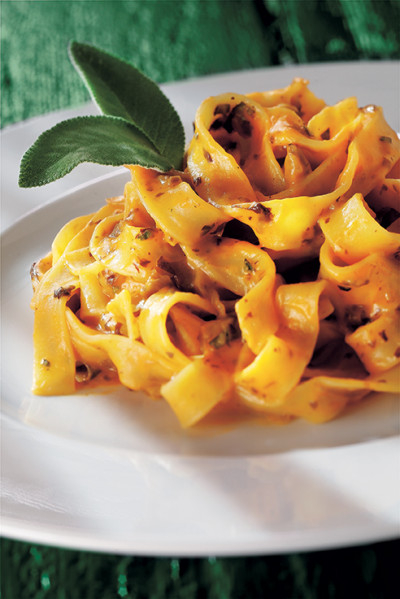 Tagliatelle alla salsa di radicchio e zucca