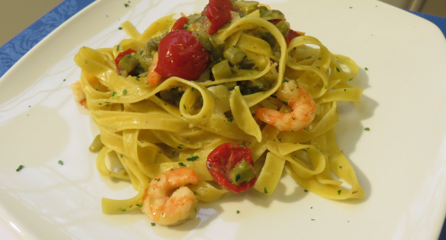 Tagliatelle with asparagus and tiger prawns