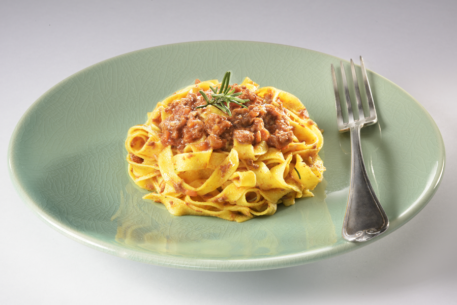 TAGLIATELLE CON RAGÙ ALLA BOLOGNESE
