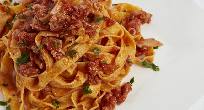 Tagliatelle with meat ragù and mushrooms