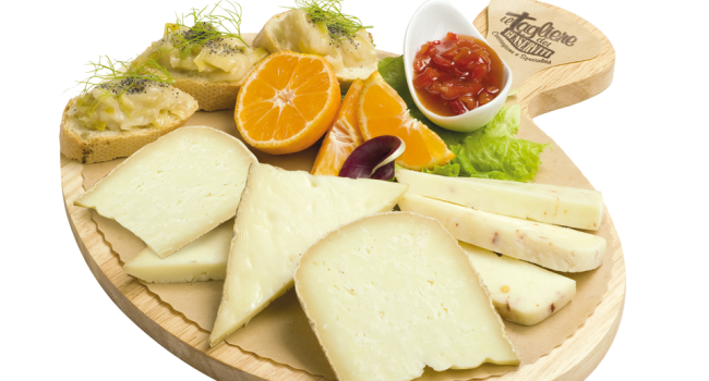 Tagliere trionfo di formaggi
