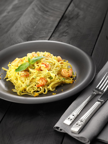 TAGLIOLINI AL PESTO DI AGRUMI, MAZZANCOLLE E ZUCCHINE