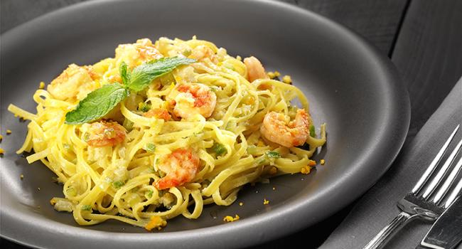 TAGLIOLINI AL PESTO DI AGRUMI, MAZZANCOLLE E ZUCCHINE