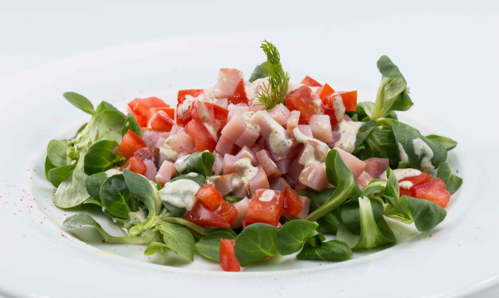 TATAR VOM SCHWERTFISCH MIT DILLDRESSING