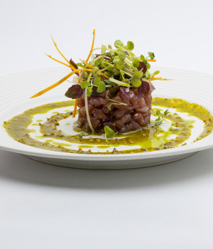 TARTARE DI TONNO CON SALSA AI PISTACCHI E POLLINE