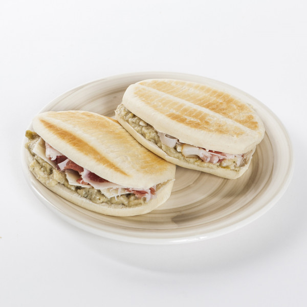 Tigella di Modena con pancetta e gransalsa di carciofi