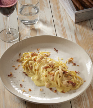 Tonnarelli alla Grancrema alla Carbonara con Guanciale cotto affumicato