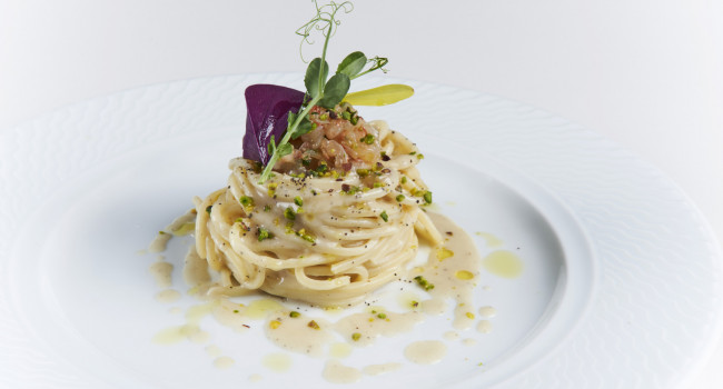 TONNARELLI ÈCACIOEPEPE WITH CHOPPED  PISTACHIOS AND PRAWN TARTARE