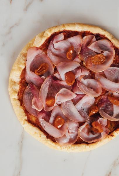 Tarte aux tomates cerises jaunes et espadon fumé