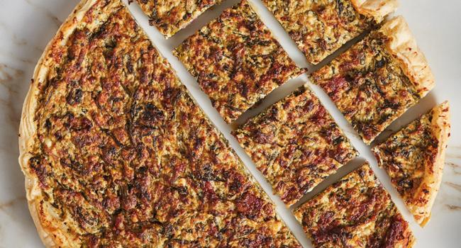 Tarte aux friarielli, pecorino et SAUCISSON PIQUANT