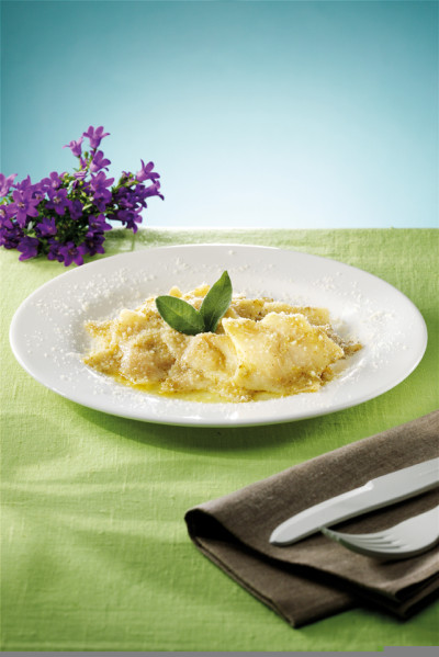 TORTELLO A STELLA CON PECORINO, PATATE E PROFUMO DI SALVIA