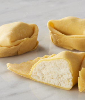 TORTELLONI ALLO ZAFFERANO CON GRANCREMA DI ASPARAGI E GORGONZOLA