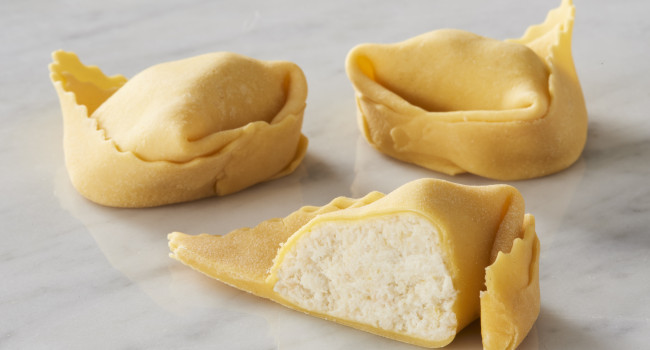 TORTELLONI ALLO ZAFFERANO CON GRANCREMA DI ASPARAGI E GORGONZOLA