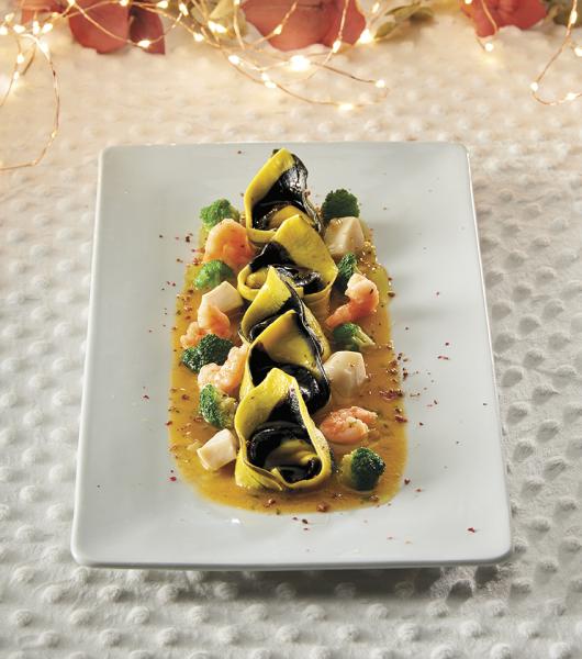 BUNTE TORTELLONI IN GELBER DATTELTOMATENSAUCE