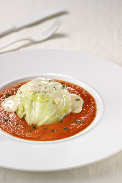 Tortino di carne alla verza in salsa pomodorina