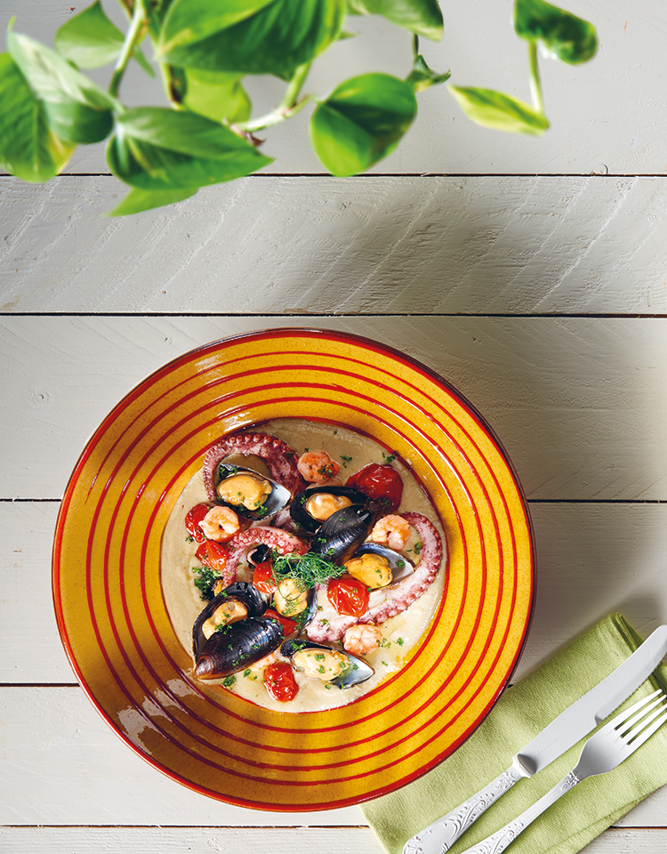 Trittico di pesce su vellutata di hummus