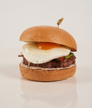 TRUFFLE DELUXE BURGER