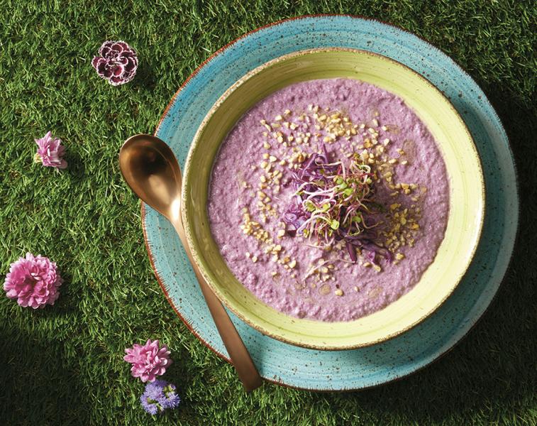 Vellutata di cavolo viola e nocciole