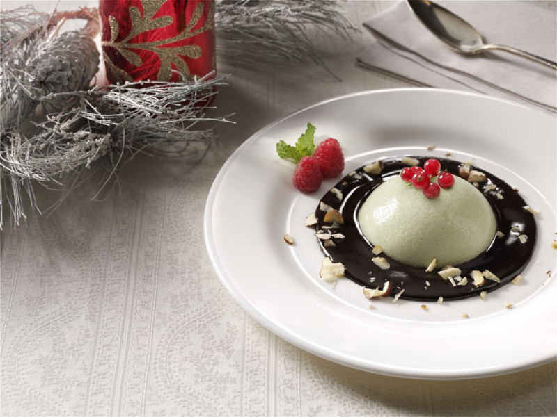 Zuccotto di panna cotta al pistacchio e cioccolato