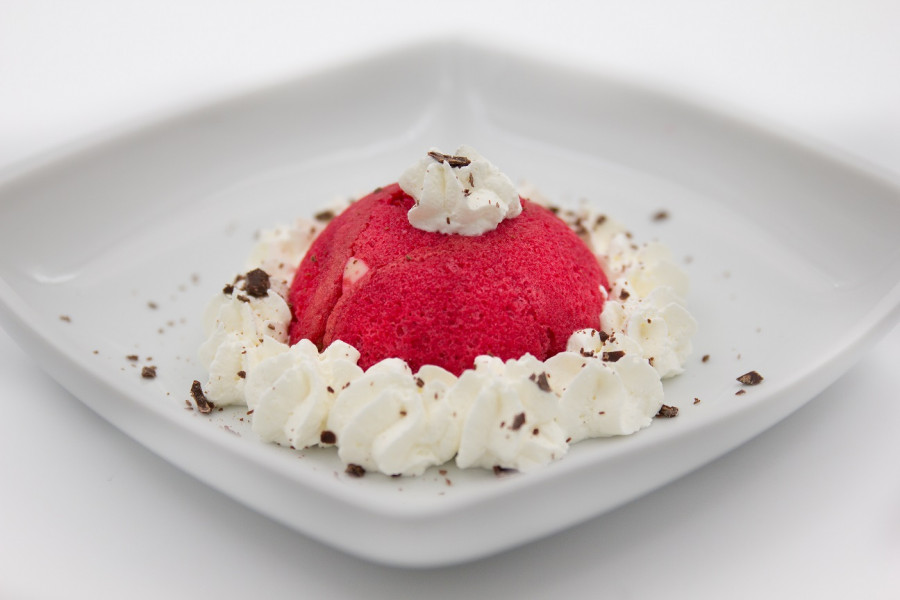 Zuppa inglese con panna montata