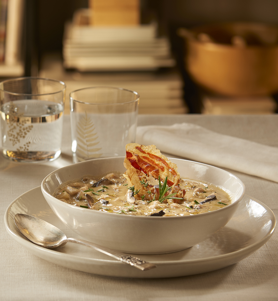 ZUPPETTA DI CECI, CARDONCELLI E CRUMBLE DI PANCETTA CROCCANTE